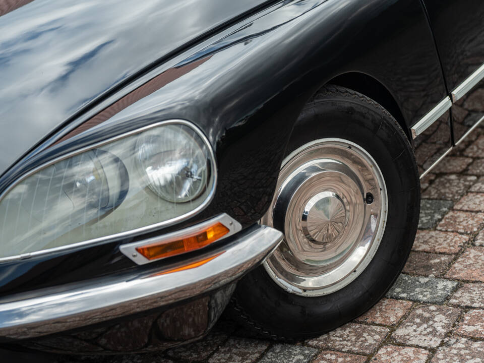 Image 3/56 of Citroën DS 20 Pallas (1971)