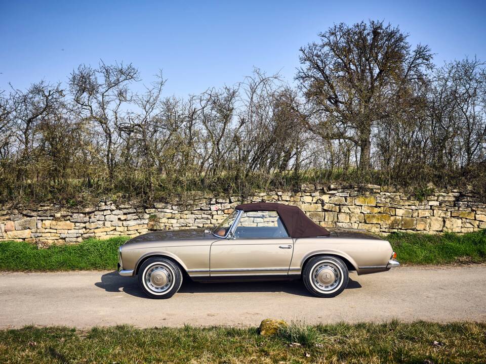 Image 12/31 of Mercedes-Benz 280 SL (1969)