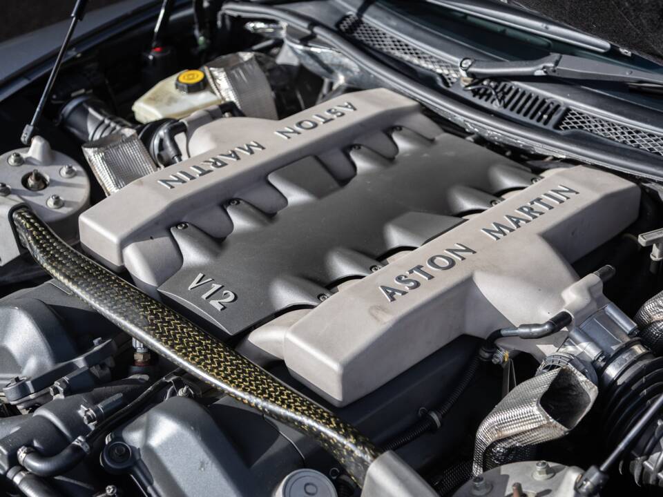 Image 18/30 of Aston Martin V12 Vanquish (2002)