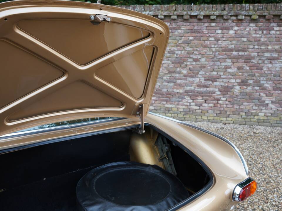 Image 22/50 de Volvo 1800 E (1972)