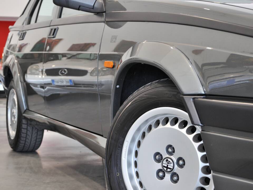 Image 5/34 de Alfa Romeo 75 2.0 Twin Spark (1987)
