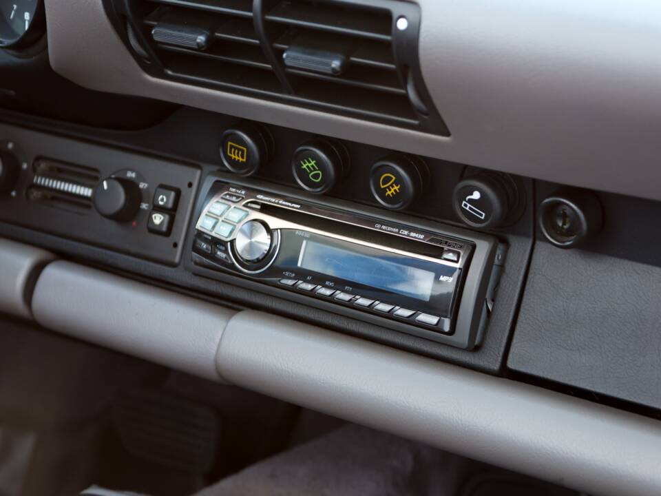 Image 29/46 of Porsche 911 Carrera 2 (1991)