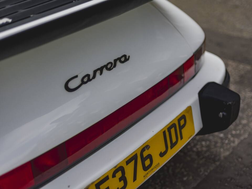 Image 13/33 of Porsche 911 Carrera 3.2 (1988)