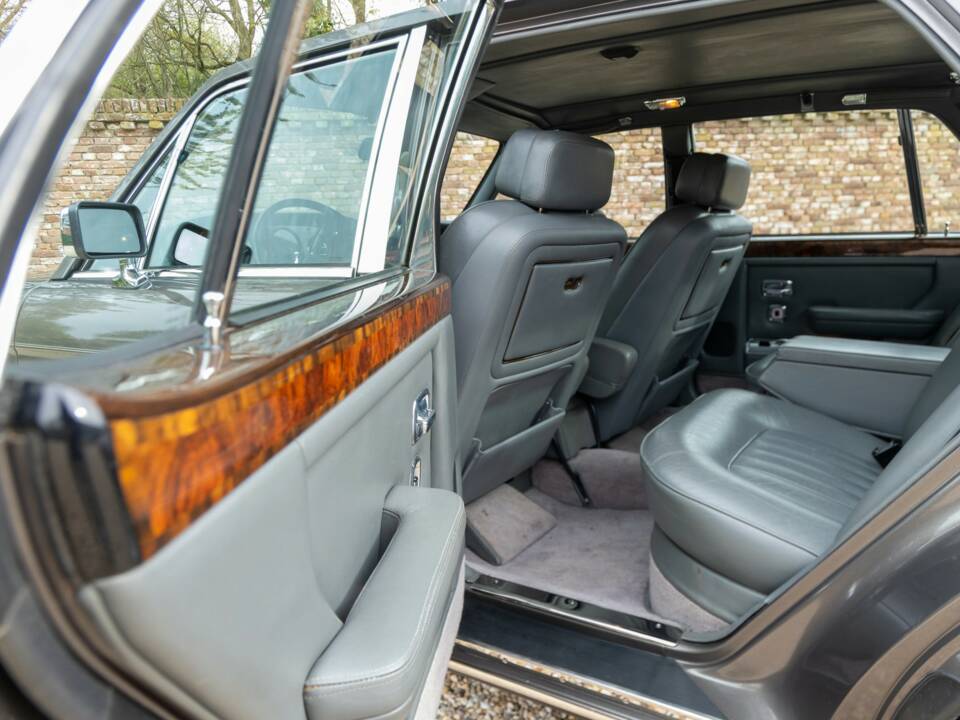 Image 21/50 of Rolls-Royce Silver Spirit (1987)