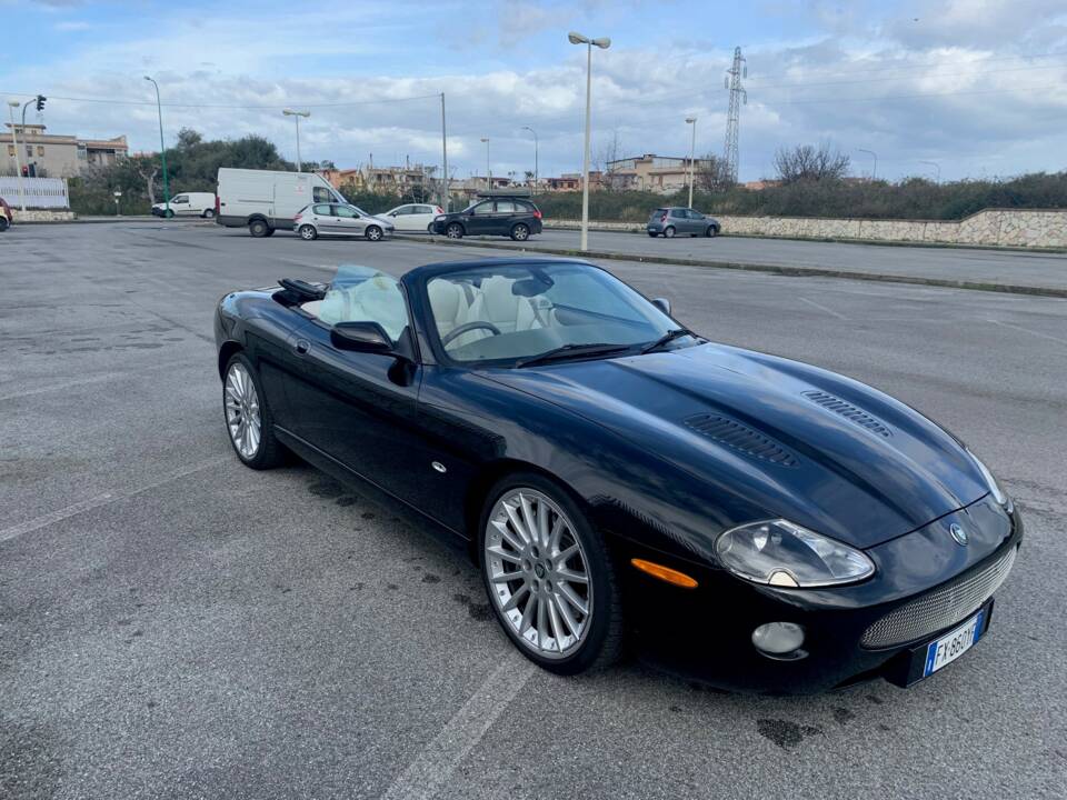 Image 2/7 of Jaguar XKR (2004)