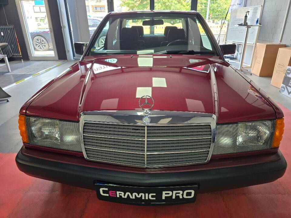 Imagen 6/69 de Mercedes-Benz 190 E 1.8 (1991)