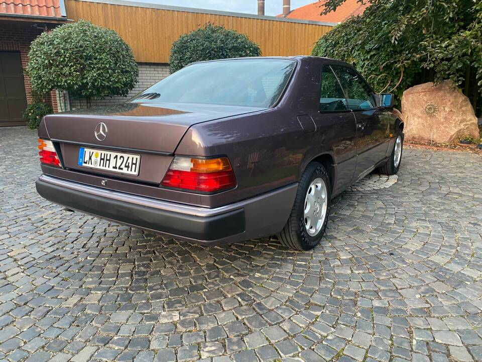 Bild 7/35 von Mercedes-Benz 230 CE (1992)