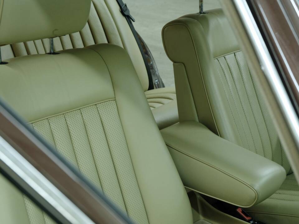 Bild 32/50 von Mercedes-Benz 380 SE (1984)