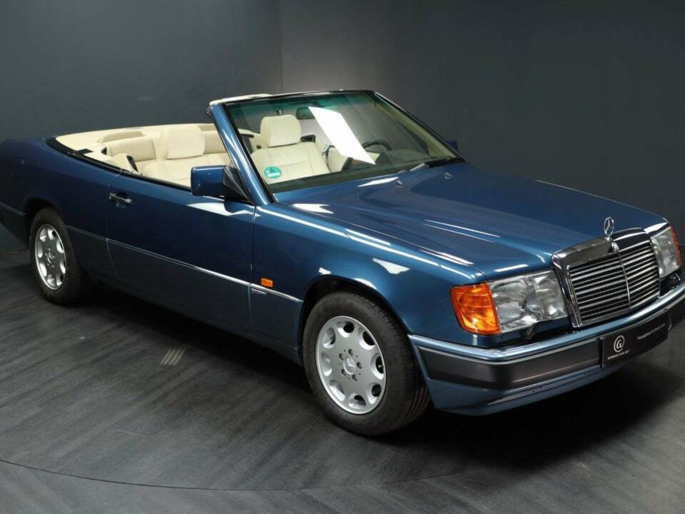 Bild 8/30 von Mercedes-Benz 300 CE-24 (1993)