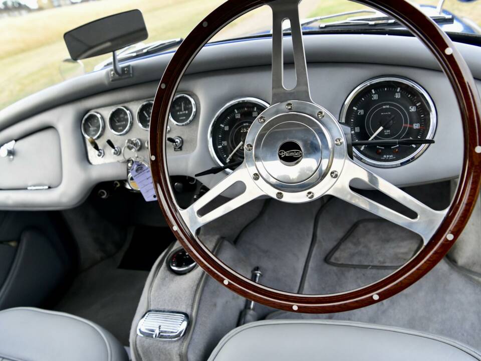 Bild 50/50 von Daimler SP 250 (1963)