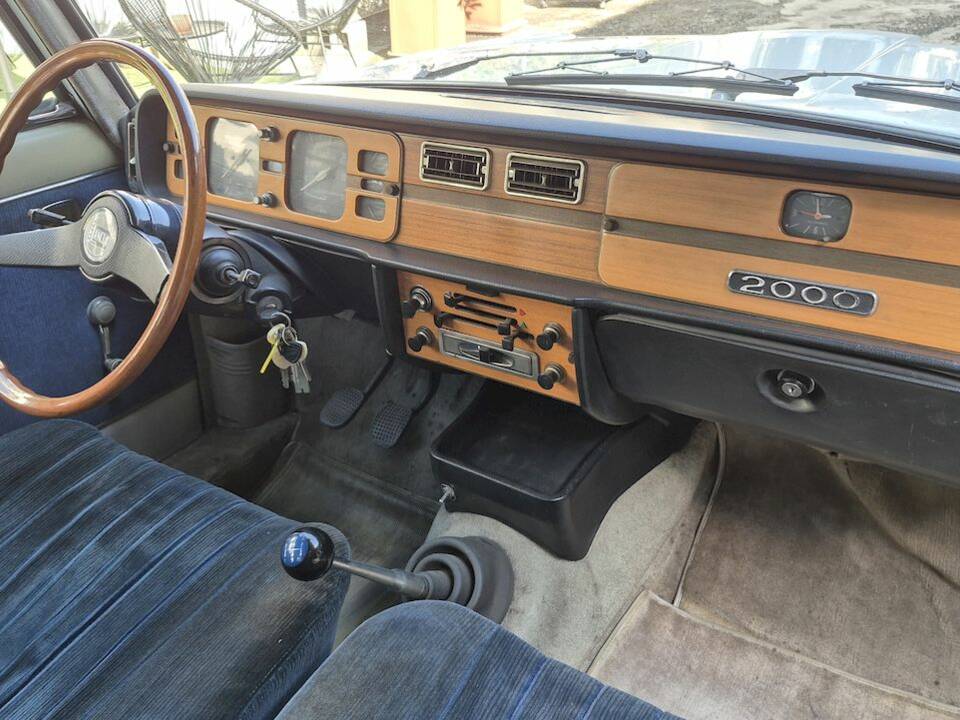 Bild 39/59 von Lancia 2000 Iniezione (1972)