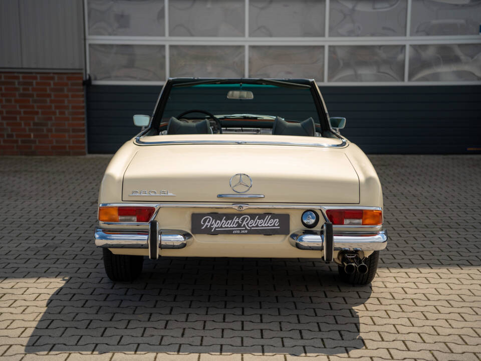 Image 6/97 of Mercedes-Benz 280 SL (1969)