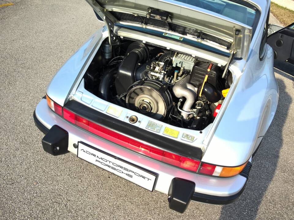 Imagen 8/24 de Porsche 911 Carrera 3.2 (1988)