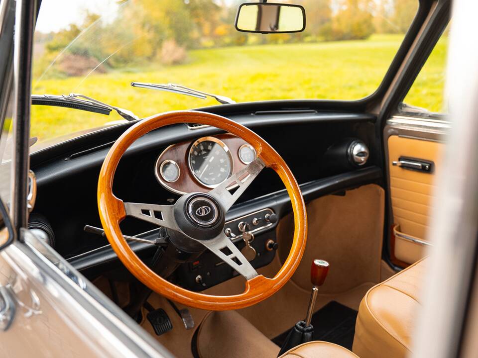 Immagine 17/36 di Innocenti Mini 1001 Export (1972)