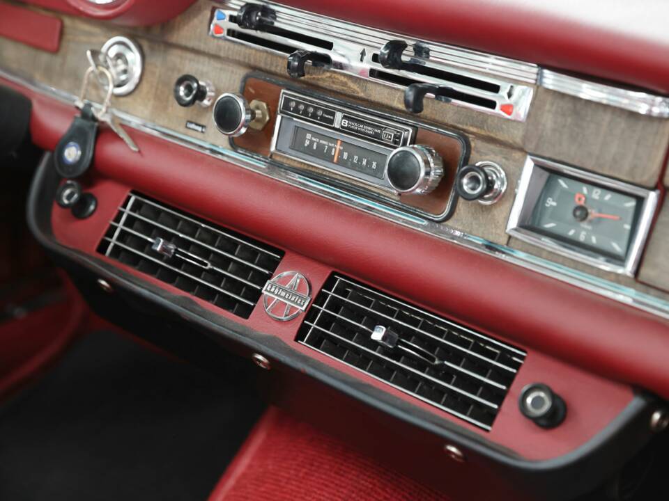 Image 33/50 of Mercedes-Benz 220 SE b (1962)