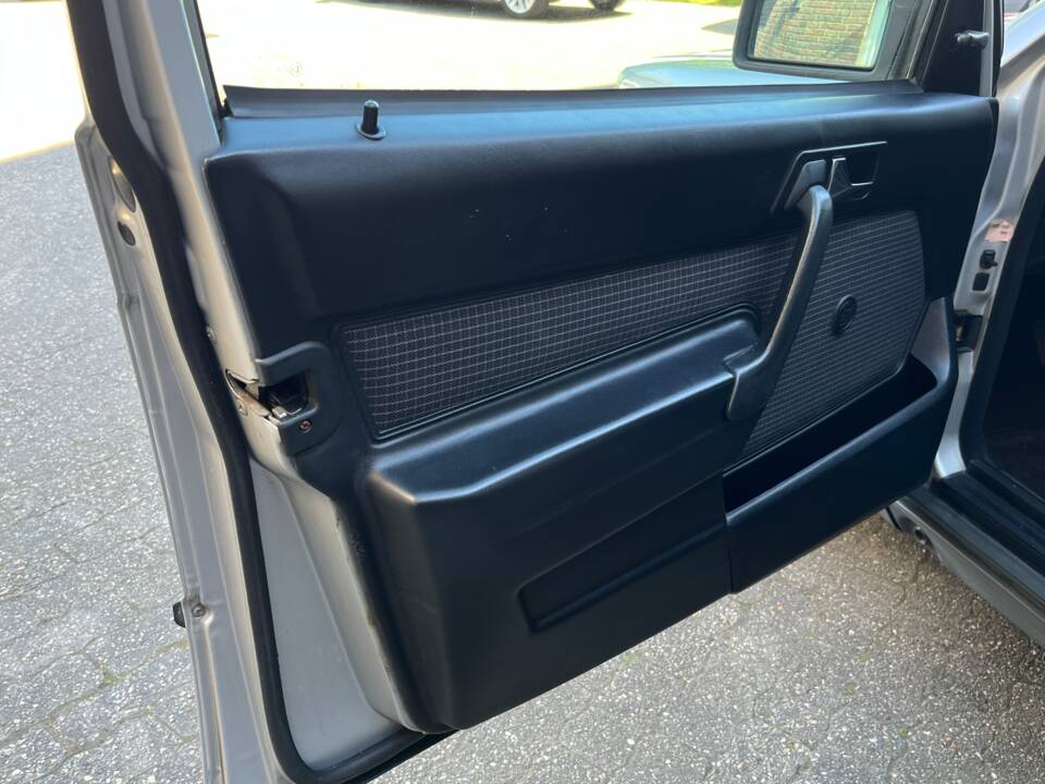 Image 26/89 de Mercedes-Benz 190 E 2.6 (1988)