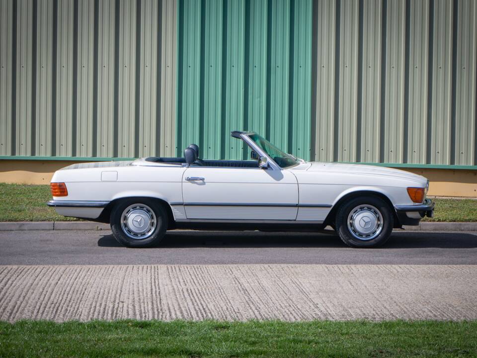 Afbeelding 4/35 van Mercedes-Benz 280 SL (1984)