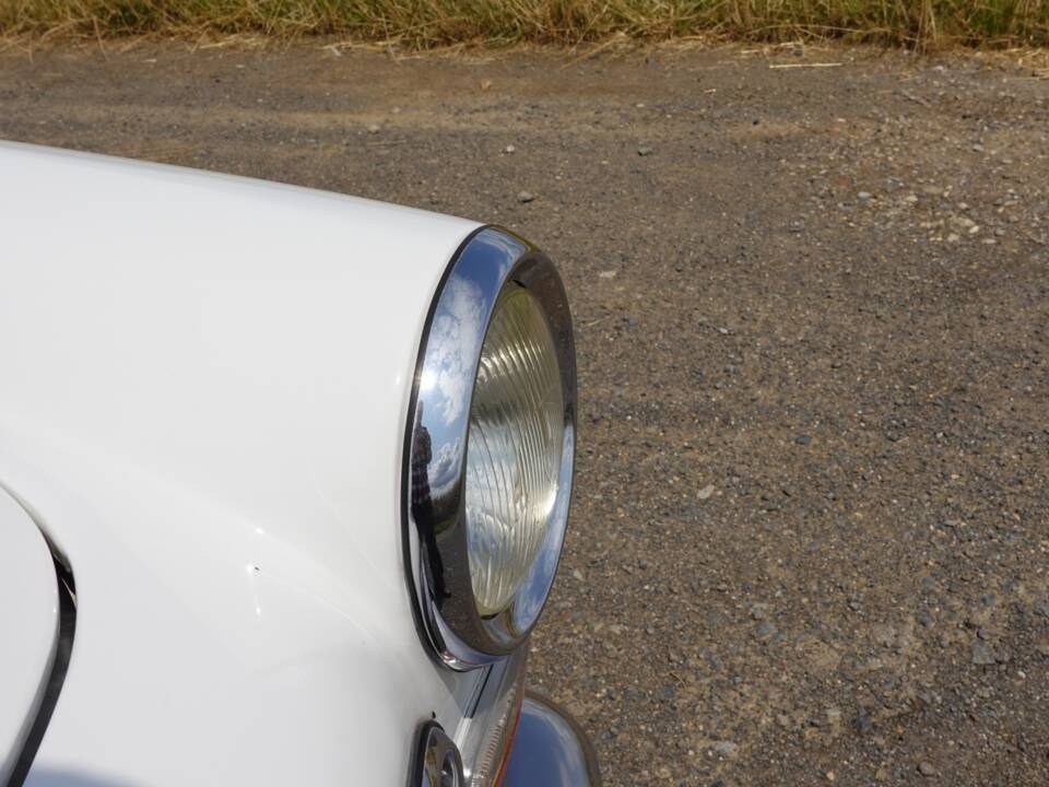 Image 25/36 de Peugeot 404 Coupé (1967)