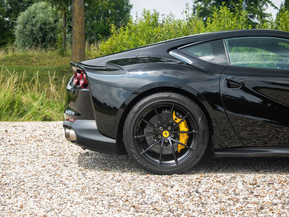 Immagine 17/22 di Ferrari 812 Superfast (2018)