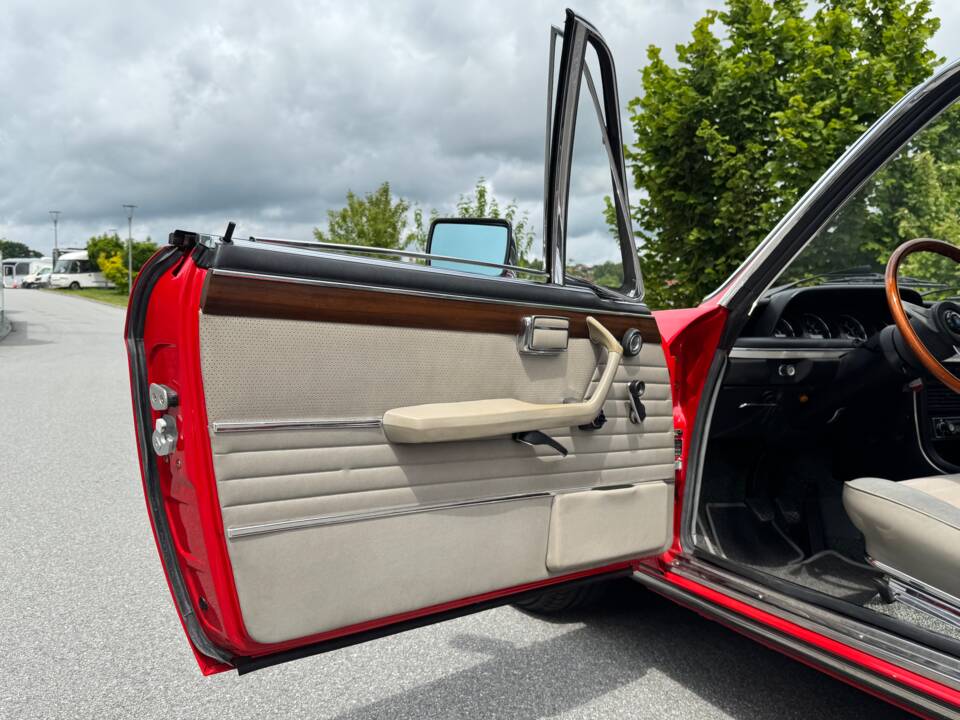 Image 27/73 of BMW 2,5 CS (1975)
