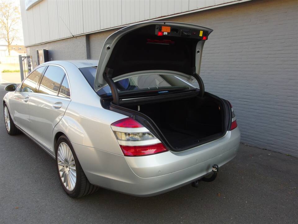 Image 68/98 of Mercedes-Benz S 500 L (2007)