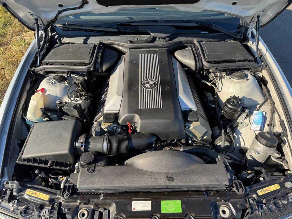 Bild 13/75 von BMW 540i (2001)