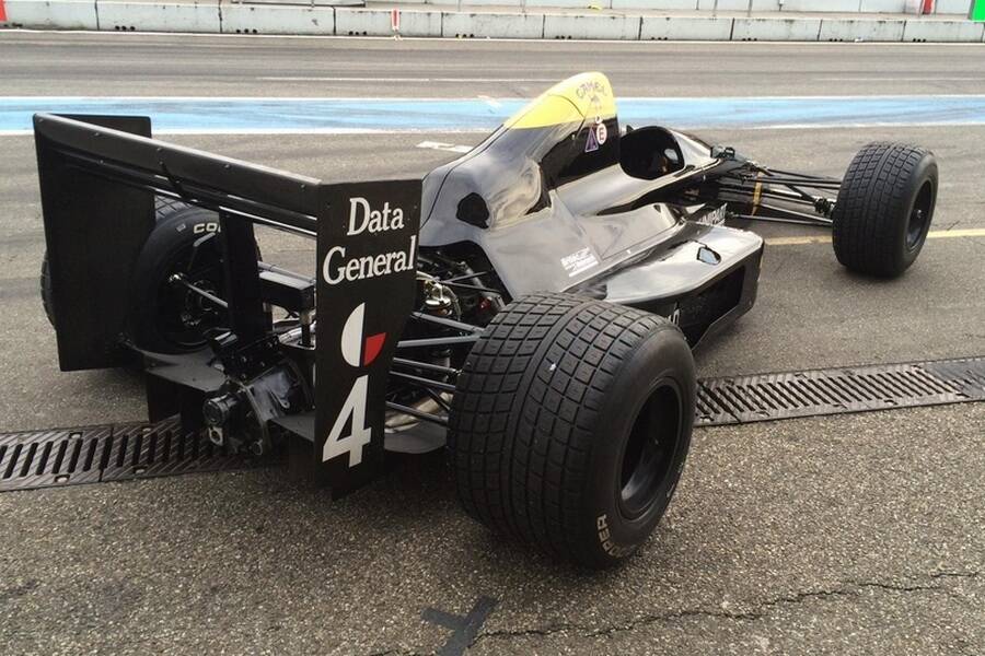 Bild 4/28 von Tyrrell 017 (1988)