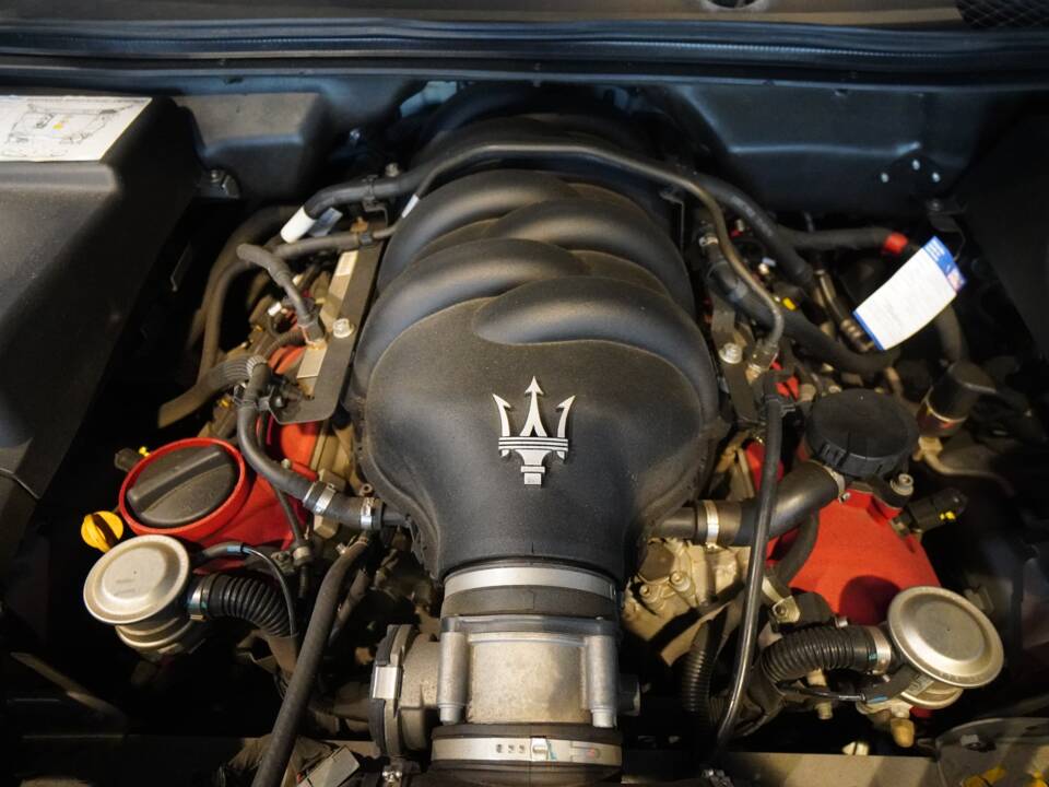 Image 18/23 of Maserati Quattroporte Sport GT S 4.7 (2012)