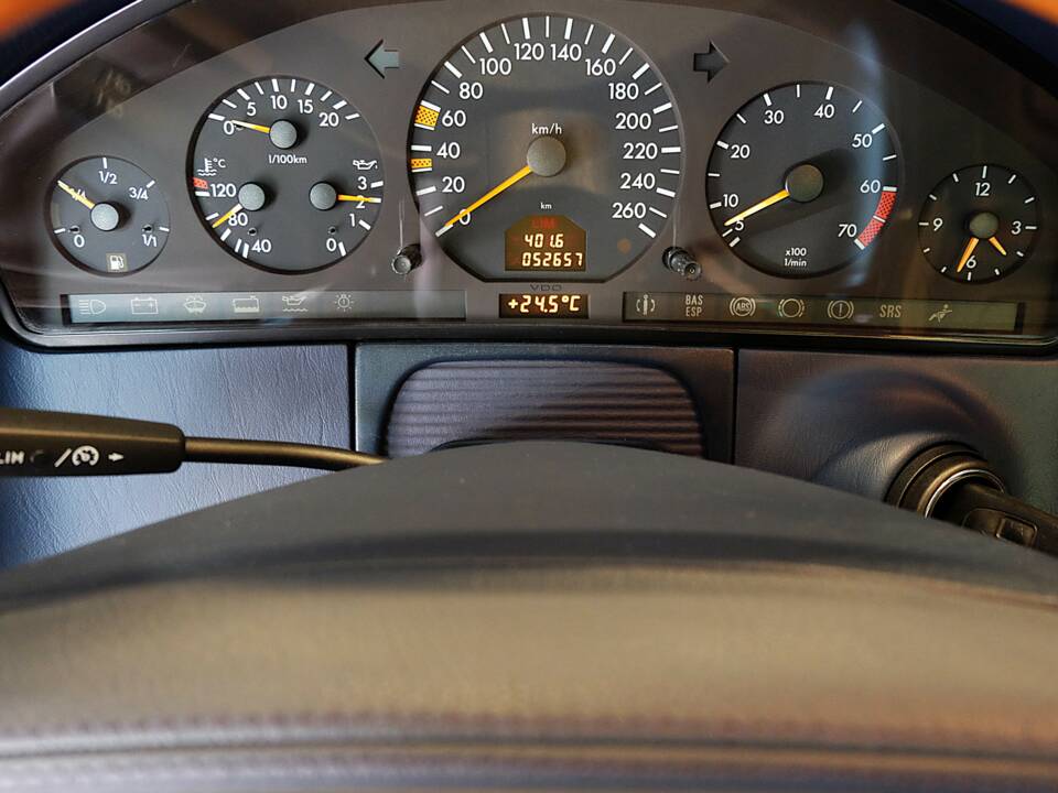 Image 38/70 de Mercedes-Benz CL 500 (1997)