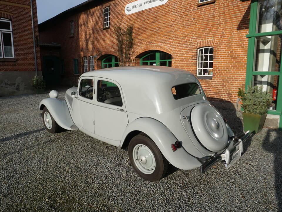 Image 3/17 of Citroën Traction Avant 11 B (1955)