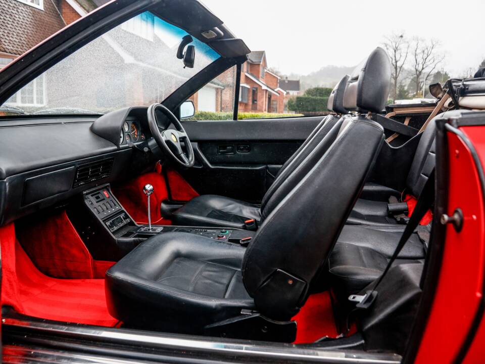 Image 27/42 of Ferrari Mondial T (1990)