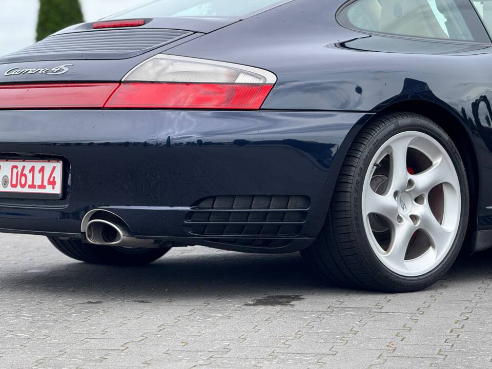 Image 35/42 de Porsche 911 Carrera 4S (2003)