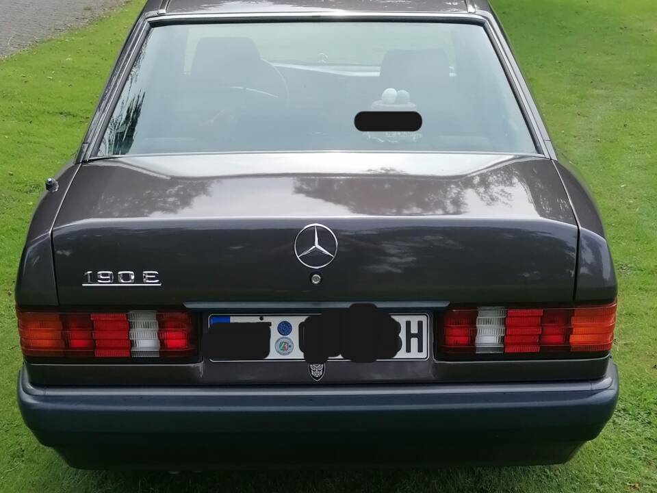 Image 4/17 de Mercedes-Benz 190 E 2.0 (1992)