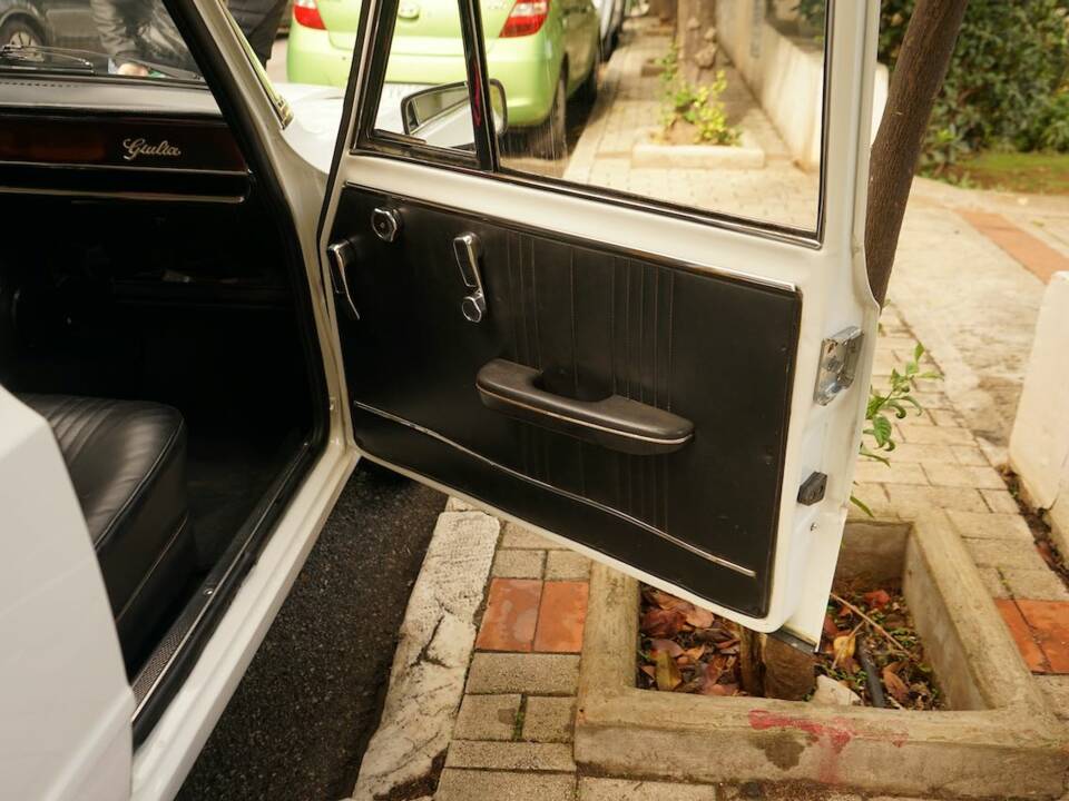 Image 54/100 of Alfa Romeo Giulia Nuova Super 1300 (1977)