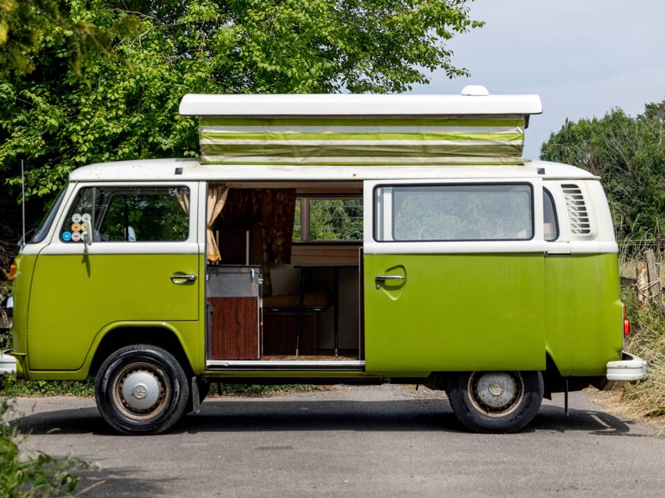 Image 2/47 of Volkswagen T2b Camper (1977)