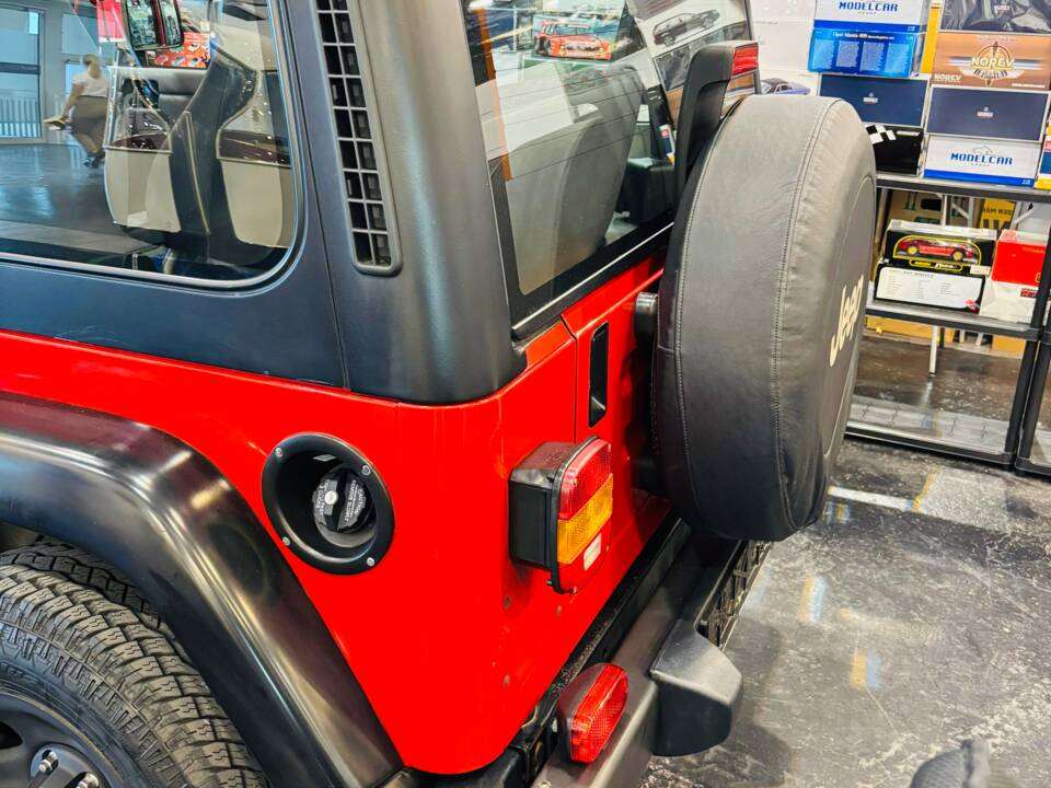 Image 5/28 of Jeep Wrangler Sport Hardtop 2.5 (1998)