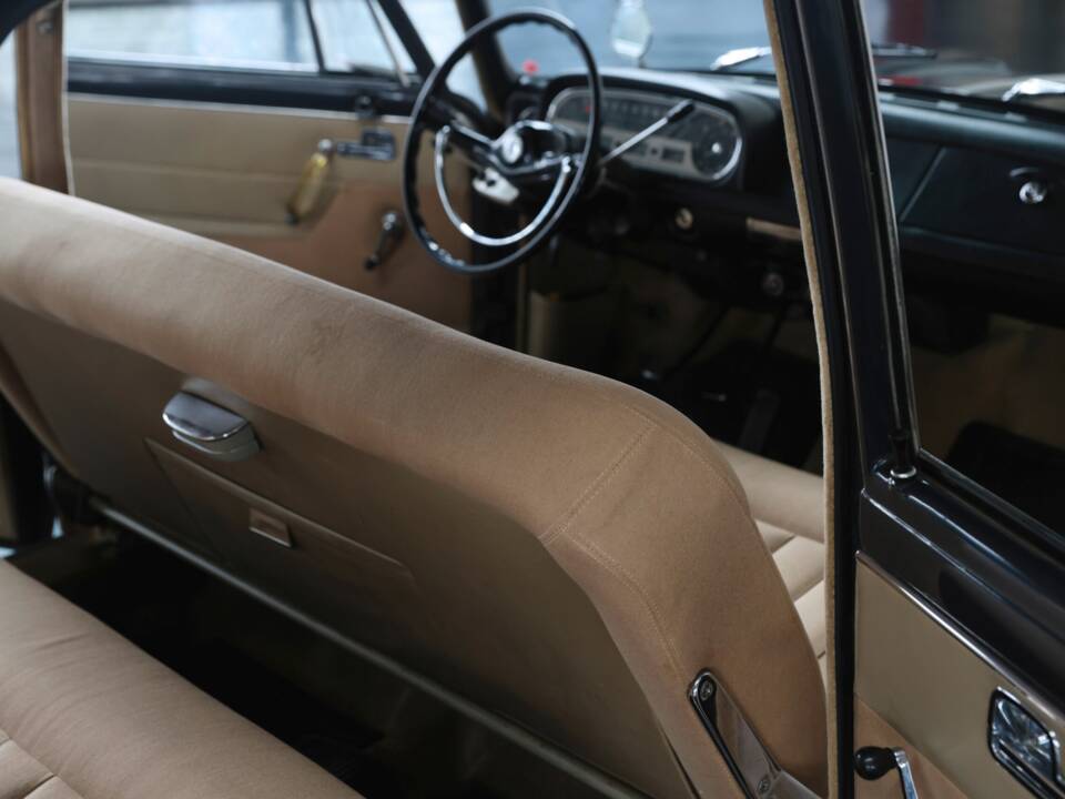 Image 26/50 of Lancia Flavia 1800 (1965)