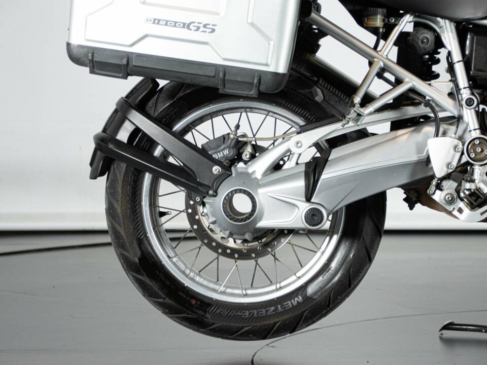 Imagen 50/50 de BMW DUMMY (2006)