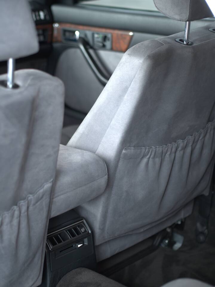 Image 42/52 of Mercedes-Benz 560 SEL (1988)