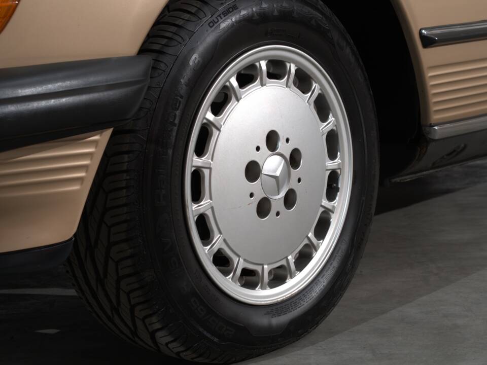 Image 9/47 de Mercedes-Benz 560 SL (1987)