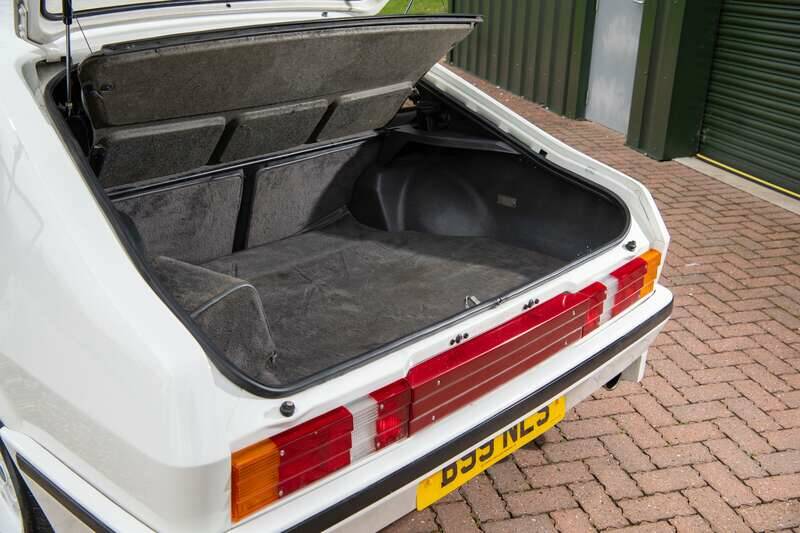 Image 20/43 of Ford Capri 2,8i (1984)