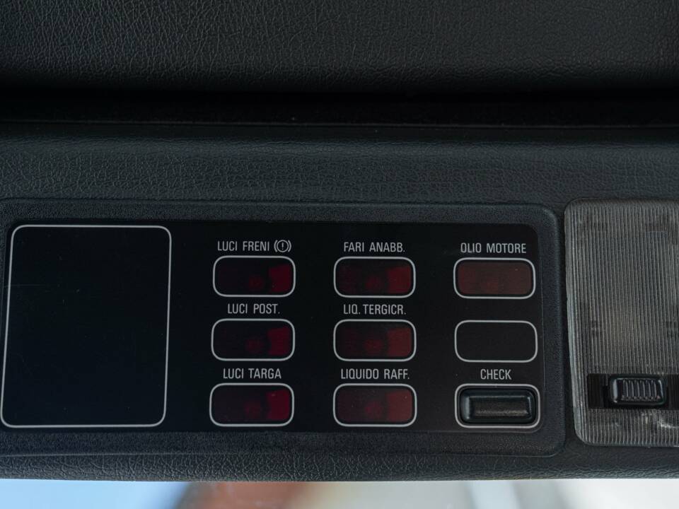 Image 41/50 of BMW 320i (1989)