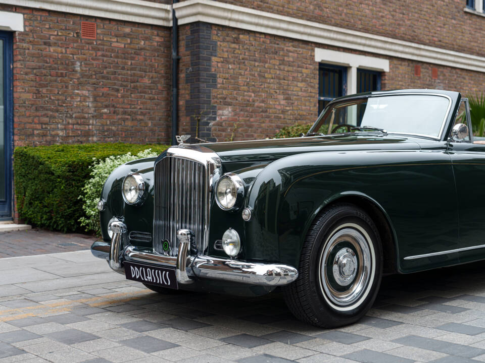 Image 13/33 of Bentley S1 DHC Park Ward (1956)