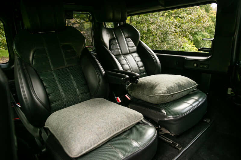 Image 30/50 of Land Rover Defender 110 Works V8 (2011)