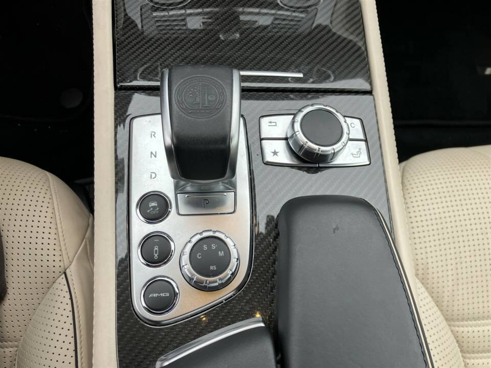 Afbeelding 36/70 van Mercedes-Benz SL 63 AMG (2012)