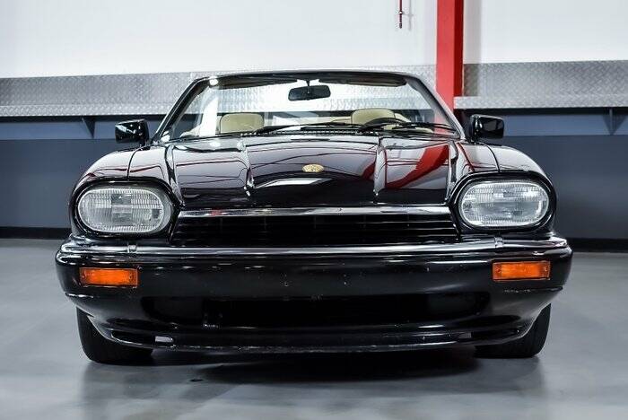 Image 3/7 de Jaguar XJS 6.0 (1994)