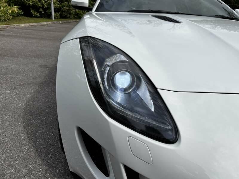 Image 33/50 of Jaguar F-Type (2014)