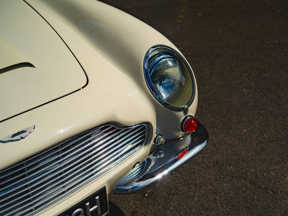 Bild 14/62 von Aston Martin DB 6 Mk II Volante (1970)