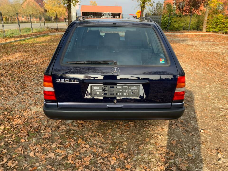 Image 16/149 of Mercedes-Benz 320 TE (1993)