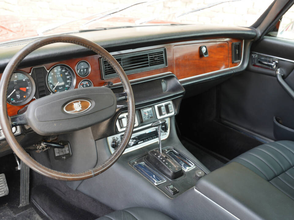 Bild 35/50 von Jaguar XJ 6 C 4.2 (1976)